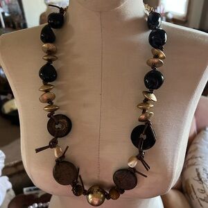 Kendra Scott Black and Gold Unique Statement Necklace 🌿